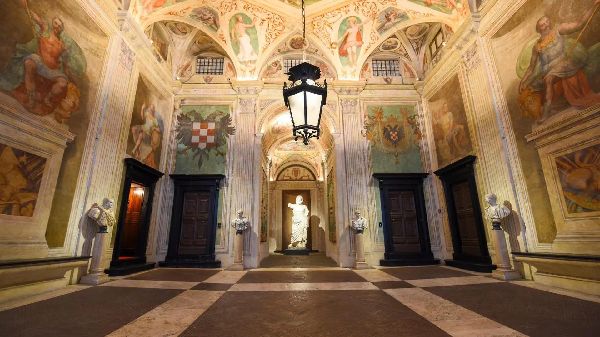 Apartment Unesco Loft With Frescoed Entrance Genoa Italy