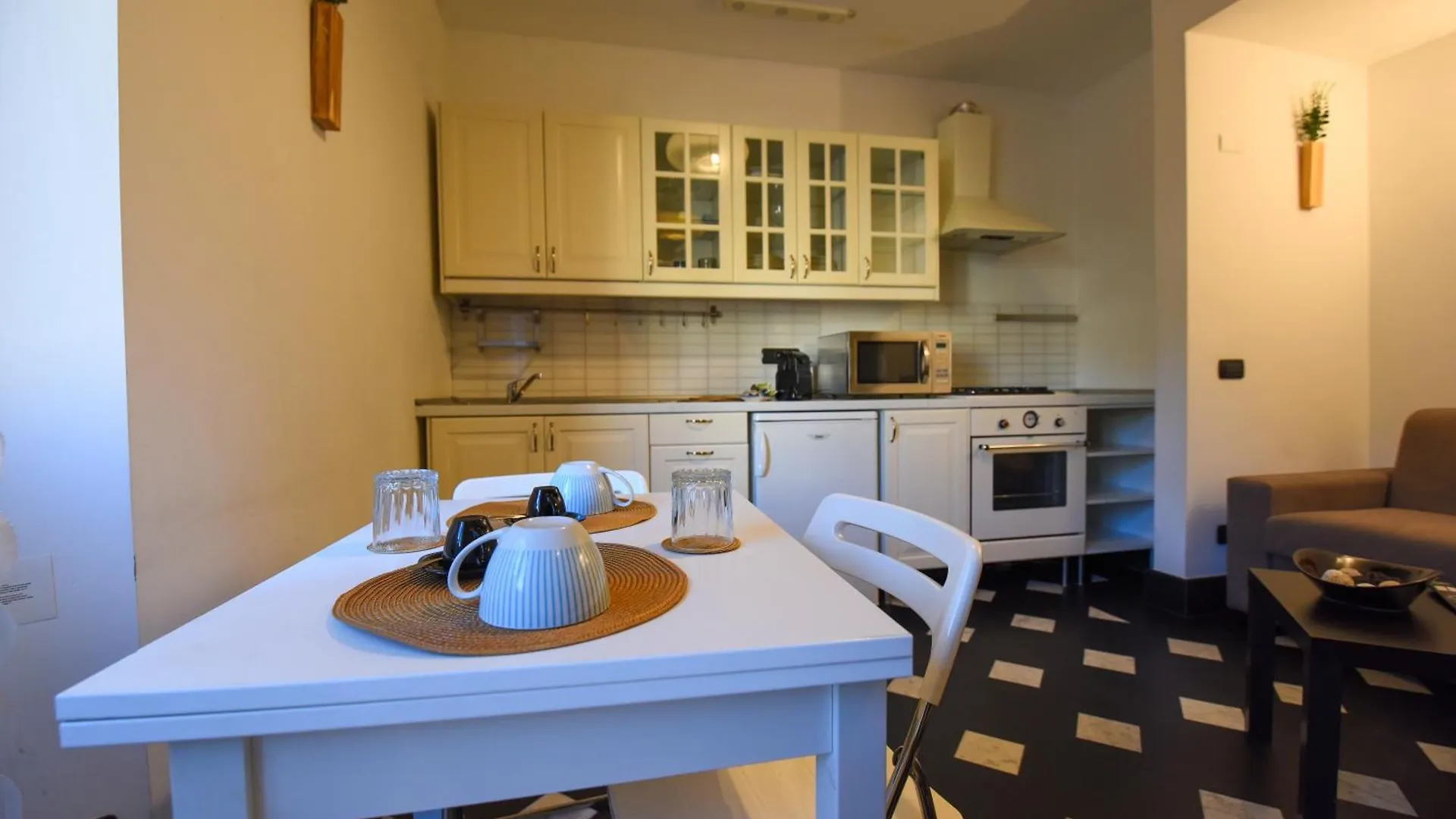 Unesco Loft With Frescoed Entrance Genova
