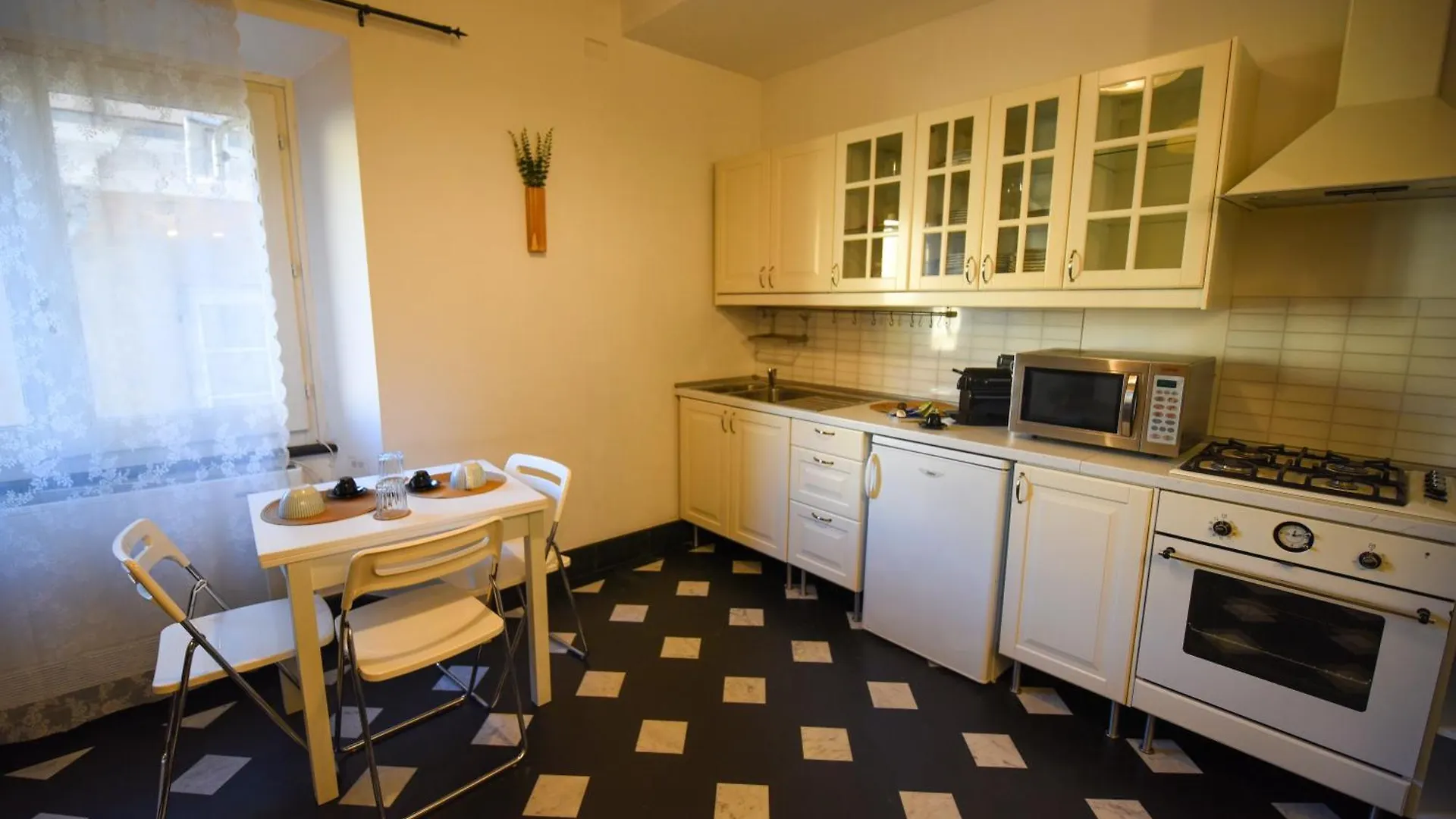 Unesco Loft With Frescoed Entrance Genoa Apartment