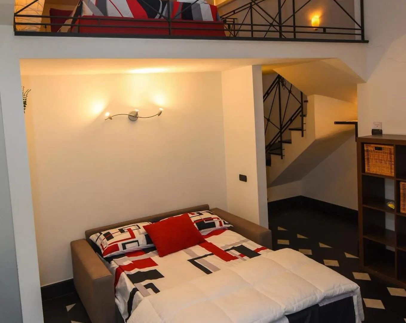 Unesco Loft With Frescoed Entrance Genoa Apartment